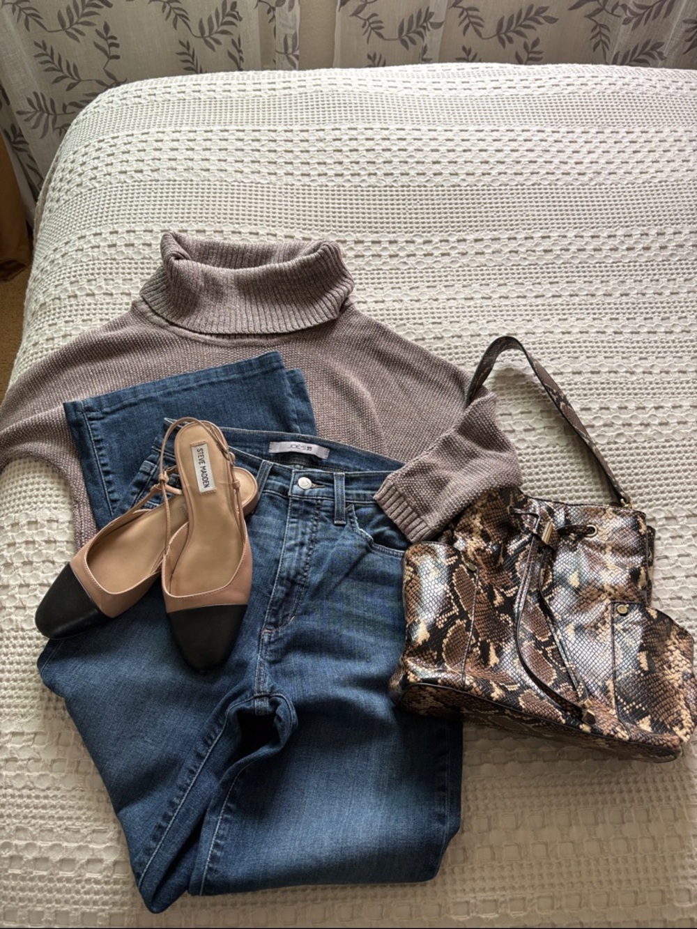 Joe’s bootcut jeans 27